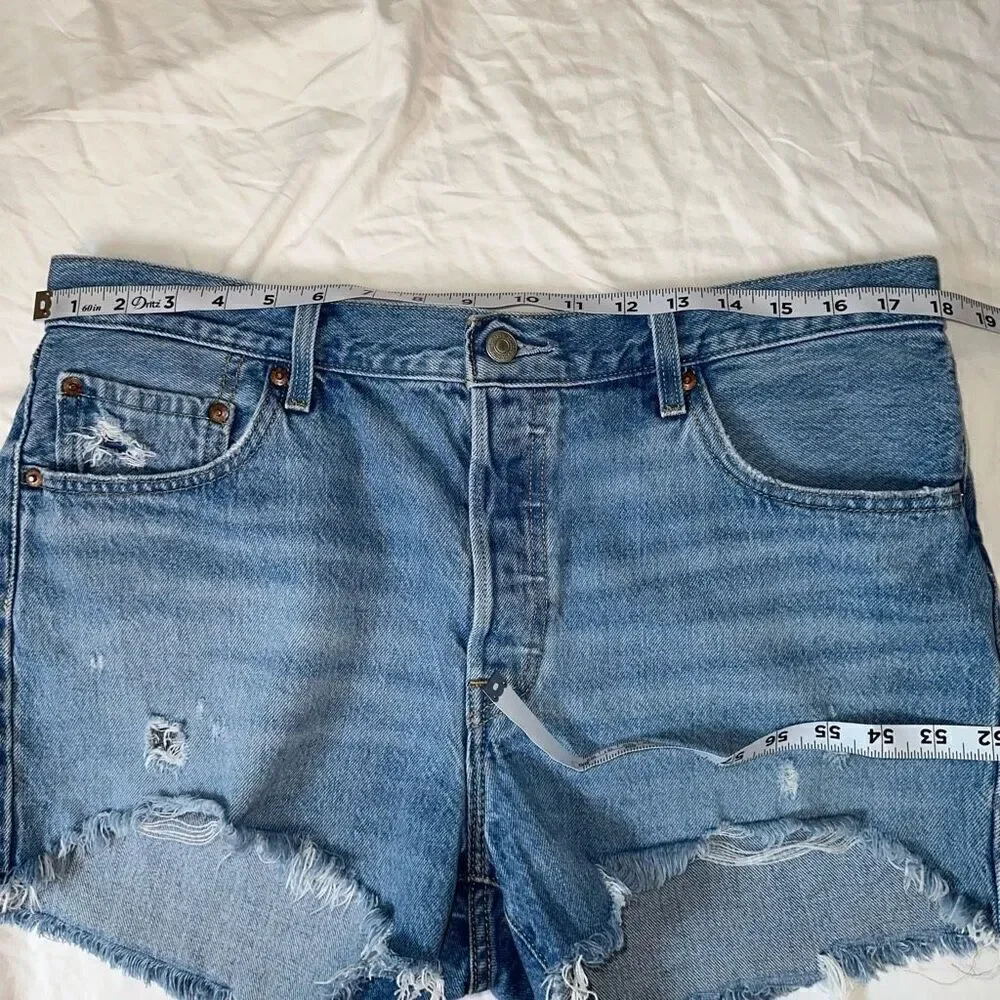 Levi’s 501 Distressed Denim High Rise Button Fly Shorts Womens 36” Casual Summer